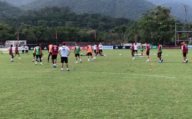 Elenco do Flamengo treina após vitória sobre Grêmio