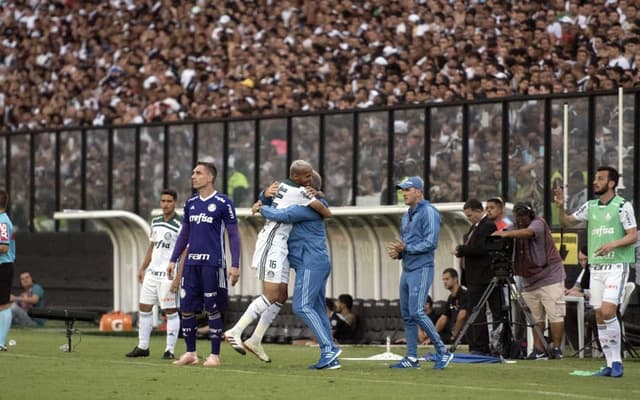 O Palmeiras derrotou o Vasco por 1 a 0, em São Januário, e conquistou mais um título brasileiro. O lance que determinou a festa passou pelos pés de Dudu e Willian antes de ser concluído por Dudu, colocando o trio como destaque do jogo (notas por Thiago Ferri)&nbsp;