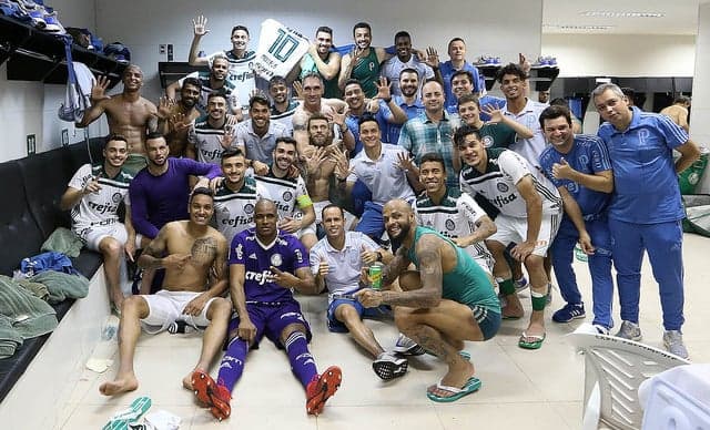 O Palmeiras é, de novo, campeão brasileiro! Não perca a conta, pois ninguém soma mais troféus nacionais na história do Brasil. São 13! Dez brasileiros e três Copas do Brasil. Vale ressaltar que a CBF 'unificou' em 2010 a Taça Brasil, Robertão e o Brasileirão. Portanto, as conquistas alviverdes aconteceram em 1960, 1967, 1967, 1969, 1972, 1973, 1993, 1994, 1998, 2012, 2015, 2016 e 2018.