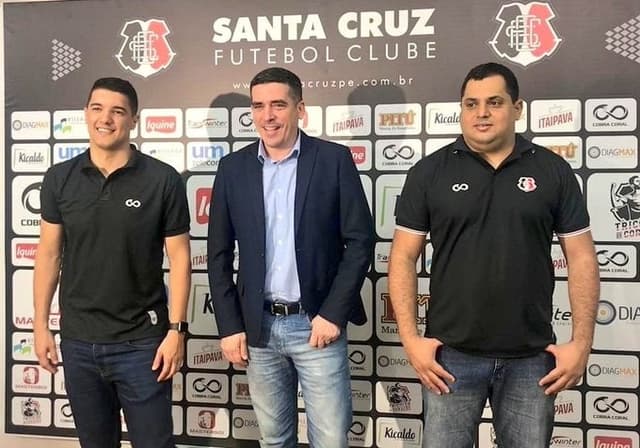 Apresentação de Leston Junior no Santa Cruz