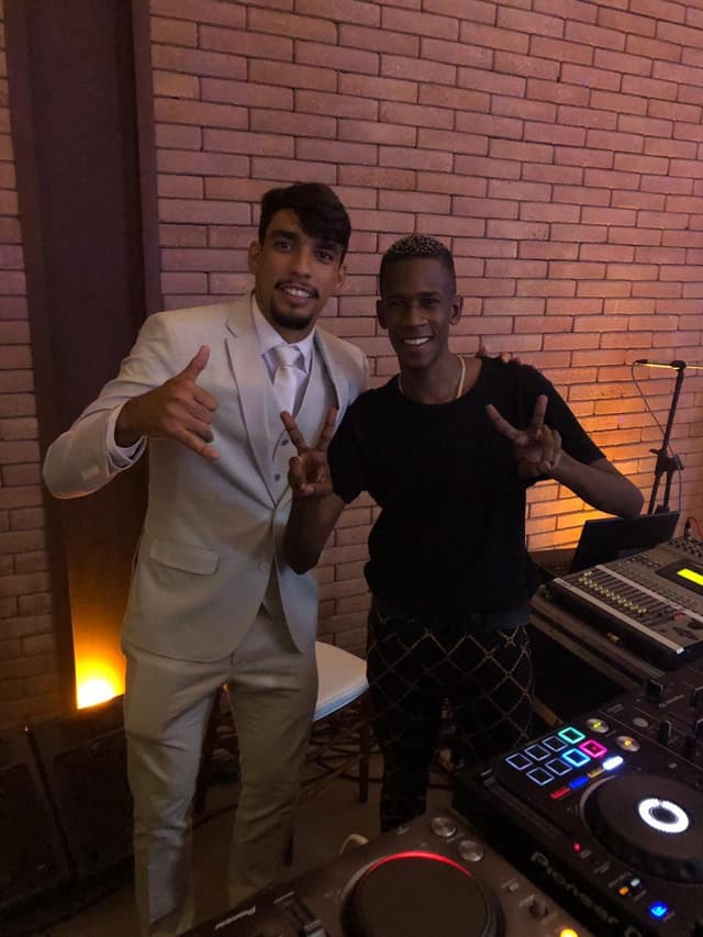 Lucas Paquetá convidou o DJ Zullu para comandar o som da festa