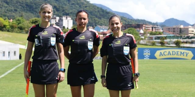 Trio de arbitras brasileiras