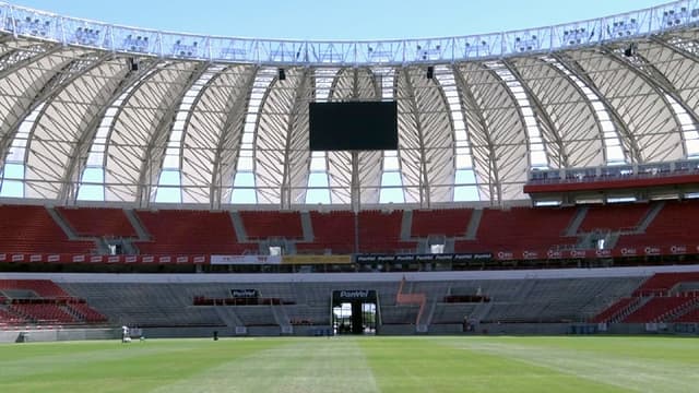 Retirada de cadeiras no estádio Beira-Rio