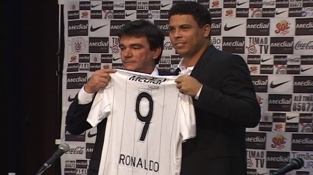 A próxima quarta-feira, dia 12 de dezembro, marcará os dez anos da chegada de Ronaldo Fenômeno ao Corinthians. Contratação de impacto da equipe para a temporada de 2009, o atacante agitou o mercado da época. Você lembra de outros atletas que chegaram ao clube no início ou durante a temporada de 2009? Confira nas próximas imagens