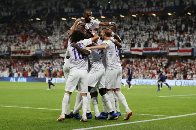 Finalista do Mundial de Clubes da FIFA deste ano, o Al Ain-EAU tem como principal destaque técnico o brasileiro Caio Lucas, camisa 7 da equipe. Entretanto, Caio não é o primeiro brasileiro a ter espaço no clube árabe. Ao longo da história, a equipe contou com treinadores brasucas no comando do time. Confira!