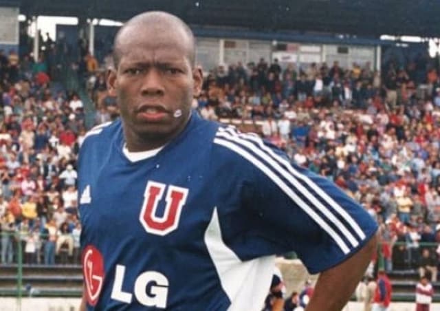 Asprilla quando defendeu a Universidad de Chile