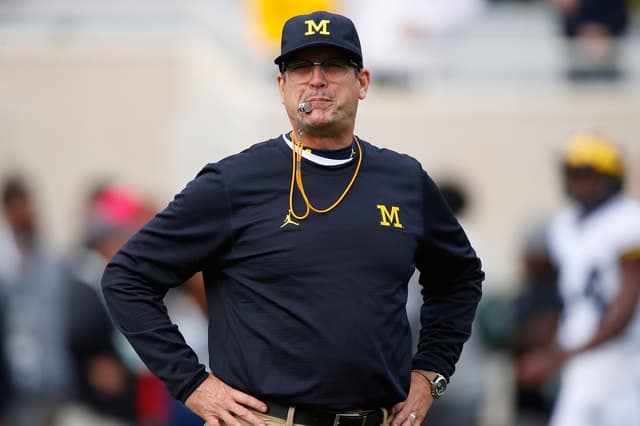 Jim Harbaugh, técnico de Michigan