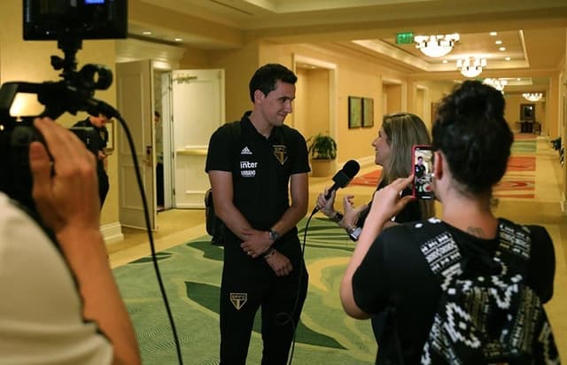 Atacante Pablo concede entrevista na chegada do Tricolor aos Estados Unidos