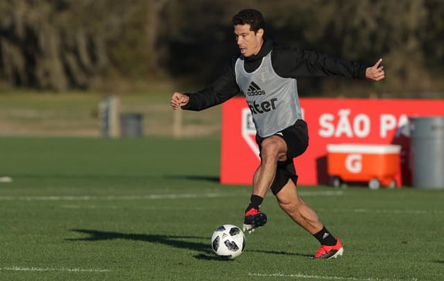 Hernanes treina com o São Paulo nos EUA