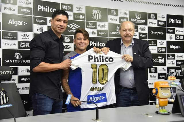 Yeferson Soteldo foi apresentado e usará a camisa 10 do Santos na temporada