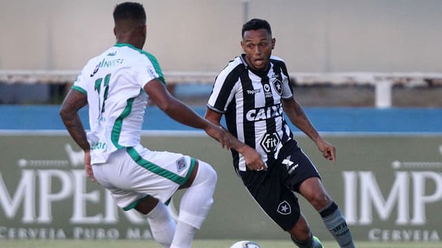 Atual campeão carioca, o Botafogo foi o único grande que perdeu na rodada de abertura do Campeonato Carioca. Apesar de sair na frente com Luiz Fernando, um dos poucos destaques da noite, o Alvinegro foi surpreendido pela Cabofriense, em Macaé, na derrota por 3 a 1. Alex Santana, que estreou neste domingo, também deixou um alento para a torcida. Confira as atuações da equipe de Zé Ricardo (Por João Mércio Gomes - jmercio@lancenet.com.br)