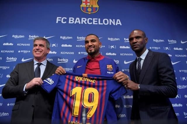 Boateng é apresentado no Barcelona