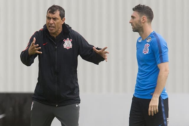 Fábio Carille e Mauro Boselli, em treino do Corinthians