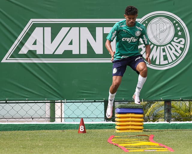 Gustavo Scarpa contratou um personal trainer para trabalhar nas férias e voltar melhor fisicamente