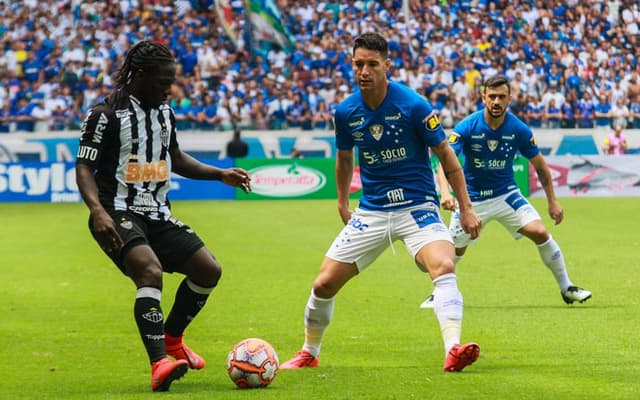 Clássico teve um segundo tempo agitado no Mineirão