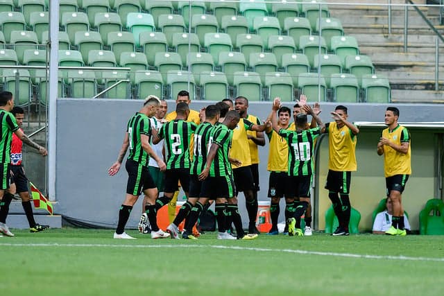 Matheusinho(camisa 10) abriu o placar para a boa vitória do América-MG