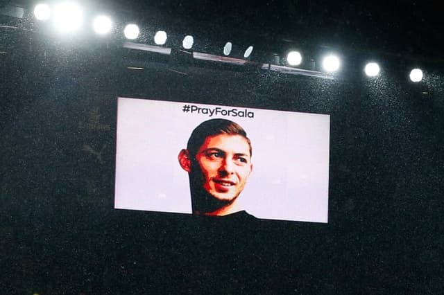 Arsenal x Cardiff Homenagem Sala