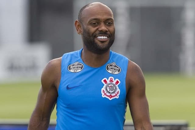 Vagner Love em treino do Corinthians