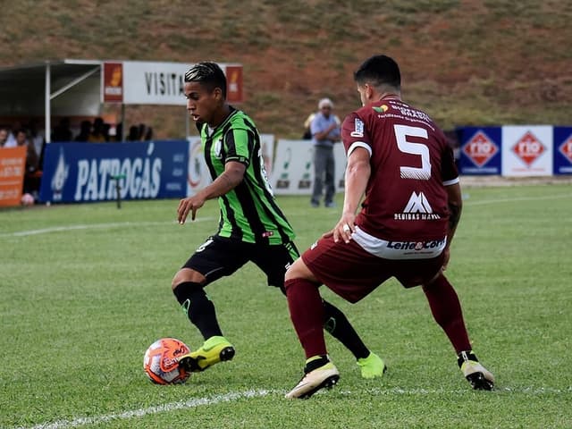 O América-MG enfrentou forte calor em Patrocínio, mas trouxe um ponto fora de casa