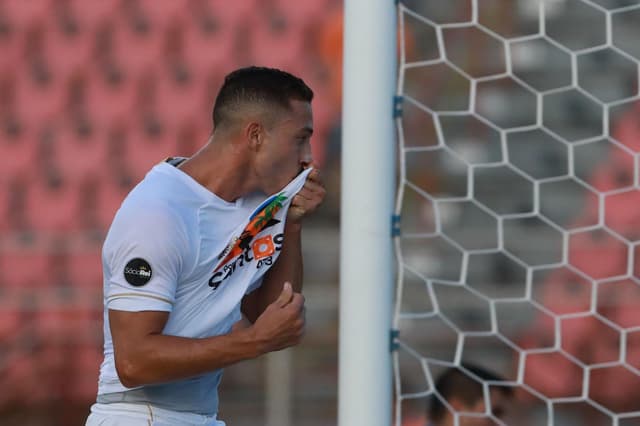 Em noite para esquecer, o Santos foi goleado pelo Ituano por 5 a 1, em Itu. Entre muitos erros e quase nenhuma inspiração, o meia Jean Mota (foto) foi o único a se salvar no Peixe. Veja notas para os jogadores do Santos (Por&nbsp;Carlos Bandeira de Mello -&nbsp;carlosandrade@lancenet.com.br)