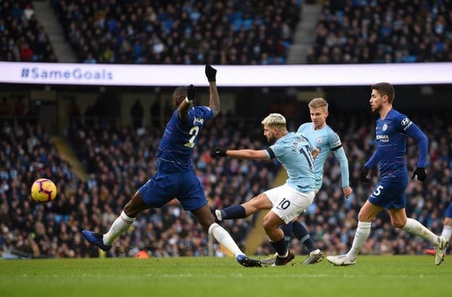 VALE TAÇA! Chelsea e Manchester City duelam pela decisão da Copa da Liga Inglesa no próximo domingo, em Wembley. Citizens chegam menos pressionados para o duelo