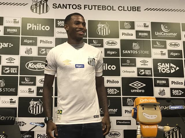 Jean Lucas é apresentado no Santos