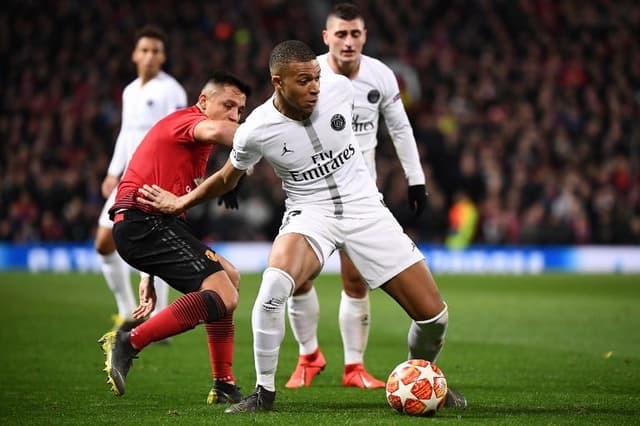 Alexis Sanchez e Mbappe - United x PSG