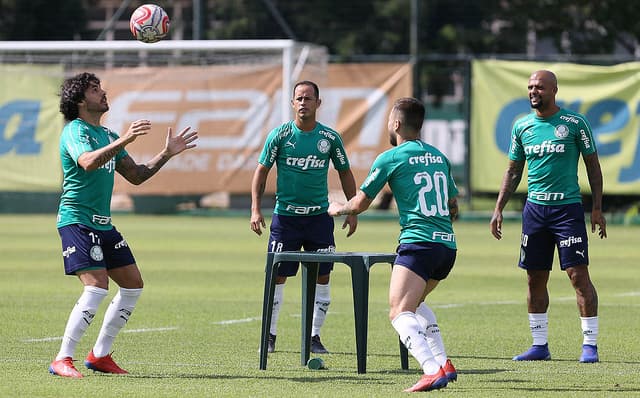 Felipe Melo admira a capacidade de Ricardo Goulart balançar as redes