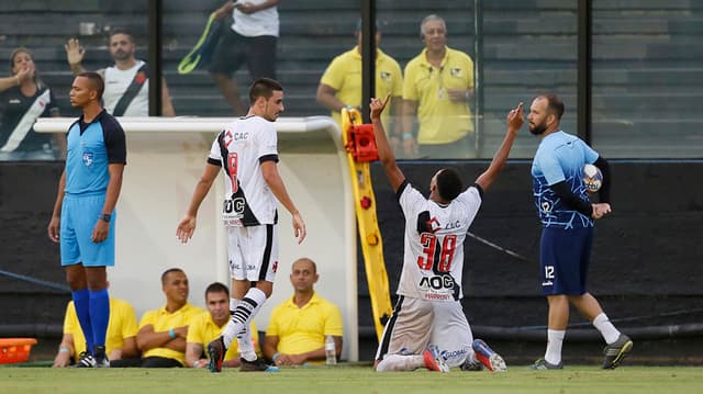 O Vasco venceu o Boavista por 2 a 0 na tarde deste sábado de carnaval, em São Januário. O Gigante da Colina se impôs durante a maior parte do tempo e não teve dificuldades para vencer a equipe de Saquarema. Os destaques da partida foram o jovem Marrony, que marcou um dos gols, e Bruno César, que comandou o meio-campo vascaíno. Confira as notas! (Por Carlos Bandeira de Mello)