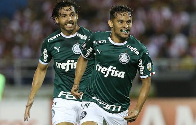 O Palmeiras estreou com o pé direito na Libertadores-2019 ao derrotar o Junior Barranquilla fora de casa por 2 x 0 na noite desta quarta-feira, na Colômbia. O grande nome do Verdão no triunfo foi o meia-atacante Gustavo Scarpa, que marcou o primeiro e teve boa atuação na vitória do Alviverde. Confira as notas do Palmeiras do LANCE! (por&nbsp;Fernanda Teixeira)<br><br>