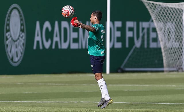 Dudu tem um gol e uma assistência em dez partidas nesta temporada