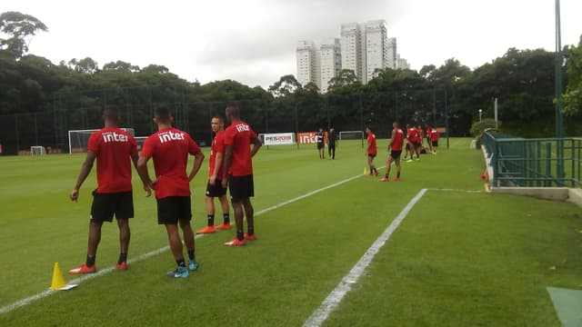 Titulares do último sábado e quarteto formado por Reinaldo, Everton, Biro Biro e Liziero correm no campo