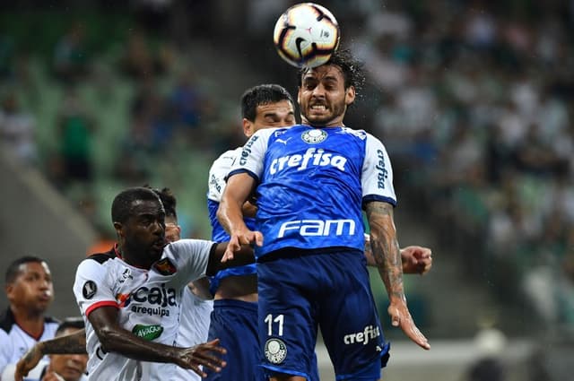 O Palmeiras venceu bem o Melgar nesta terça-feira, no Allian Parque, por 3 a 0, pela 2ª rodada da Libertadores, e teve dois bons destaques em campo. Gustavo Scarpa se movimentou muito bem e levou perigo ao gol adversário, e Ricardo Goulart foi o nome do jogo, anotando um dos gols do Verdão. Veja as notas do LANCE! (por&nbsp;Fernanda Teixeira)<br>