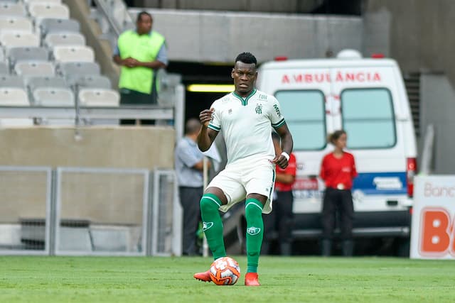 Paulão mostrou bom tempo de bola, ganhando várias jogadas da zaga atleticana, incluindo no lance do segundo gol americano