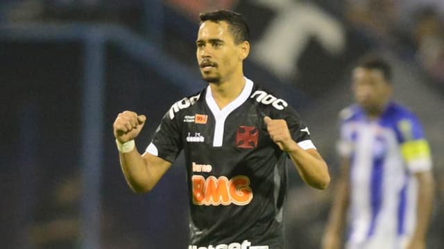 Pikachu comemora gol solitário que deu vitória ao Vasco