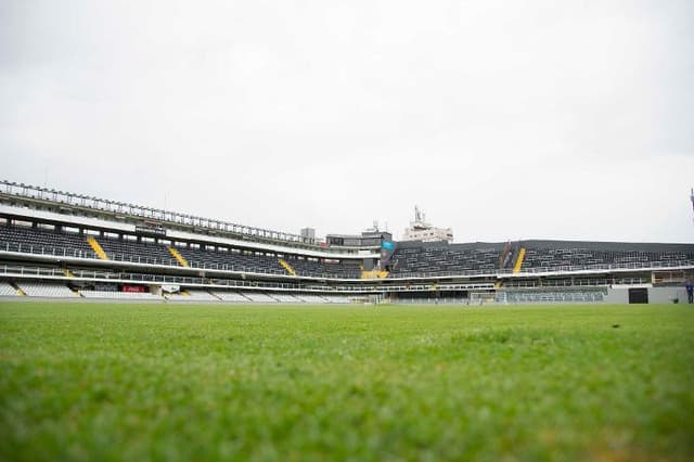 Visão geral da Vila Belmiro, pronta para receber a partida de volta da Copa do Brasil entre Santos x Atlético-GO, ás 21h30. O Santos precisa vencer por dois gols de diferença para se classificar.