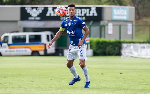 Henrique prega cautela nos confrontos diante do Atlético-MG, pelas finais do Mineiro