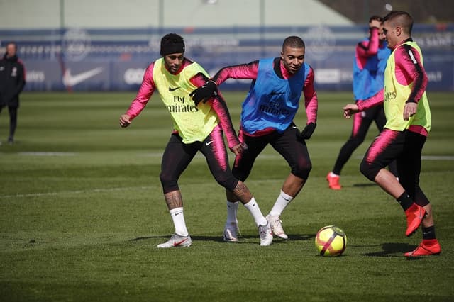 Neymar treinando no PSG