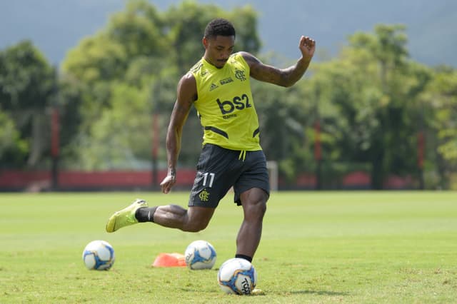 Vitinho - Treino de finalização no Ninho do Urubu