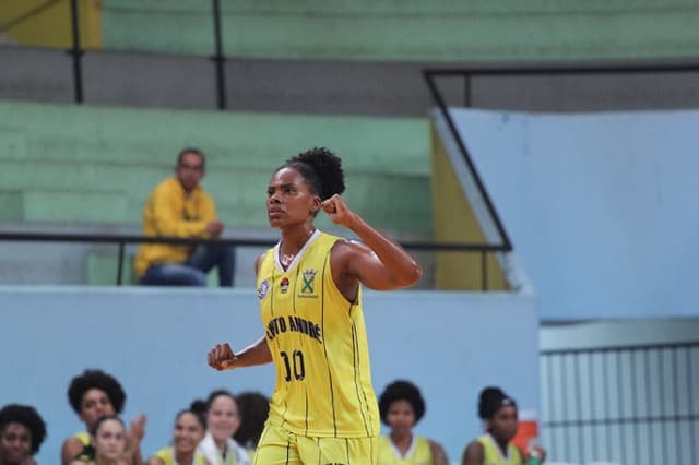 Izabela é a maior pontuadora do Santo André na temporada em números absolutos, com 78 (Foto: Jorge Bevilacqua)