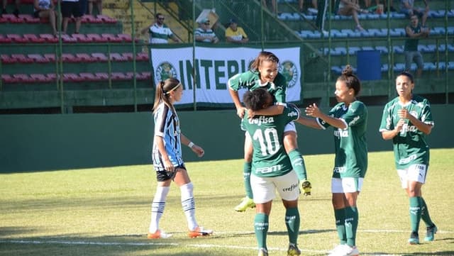 Palmeiras aplicou 2 a 0 no Grêmio e continua com 100% de aproveitamento