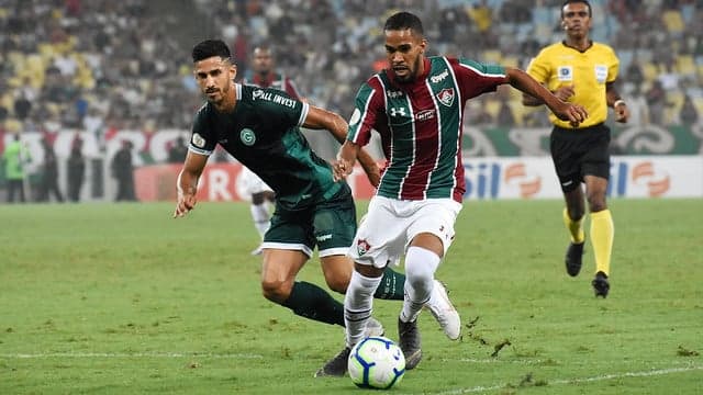 O Fluminense iniciou o Campeonato Brasileiro com derrota. No duelo movimentado e polêmico, o Tricolor acabou derrotado pelo Goiás, por 1 a 0, neste domingo, no Maracanã. Rafael Vaz fez o único gol da partida aos 47 minutos da etapa final, de falta. Confira as notas do LANCE! (Por Victor Mendes - reporterflu@lancenet.com.br)