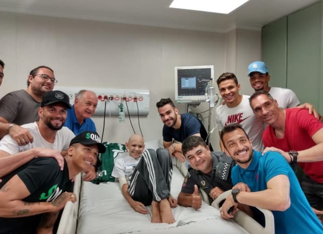 Henrique recebeu a visita no Instituto de tratamento do Câncer infantil em Pinheiros