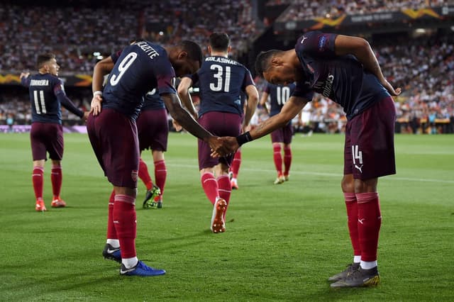 Aubameyang e Lacazette foram decisivos