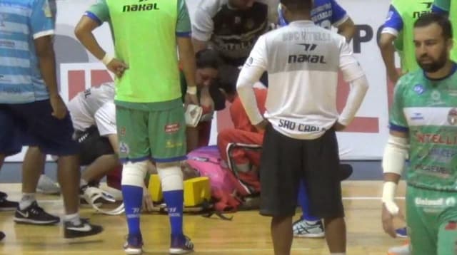 Árbitro sofre mal súbito durante partida de futsal