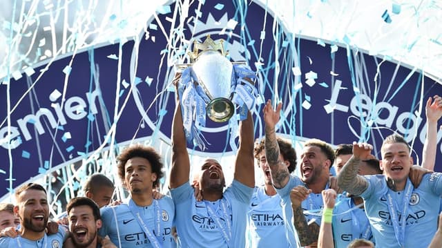 O Manhcester City venceu o Brighton neste domingo por 4 a 1 e conquistou o bicampeonato da Premier League. É o sexto titulo de Campeonato Inglês da equipe. Com a conquista, os Citizens chegam aos 29 títulos em sua história. O LANCE! listou os troféus da equipe inglesa.