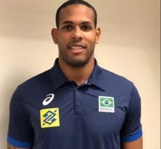 Leal com a camisa da Seleção