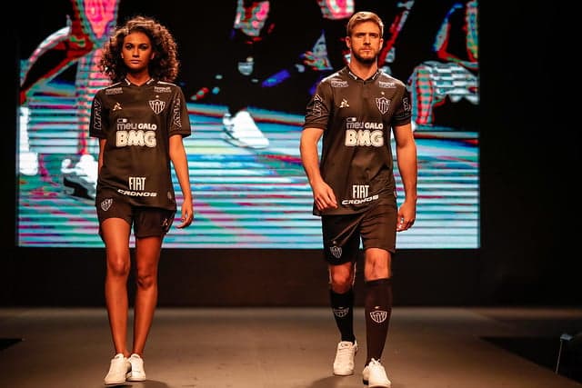 O uniforme preto também marcou presença