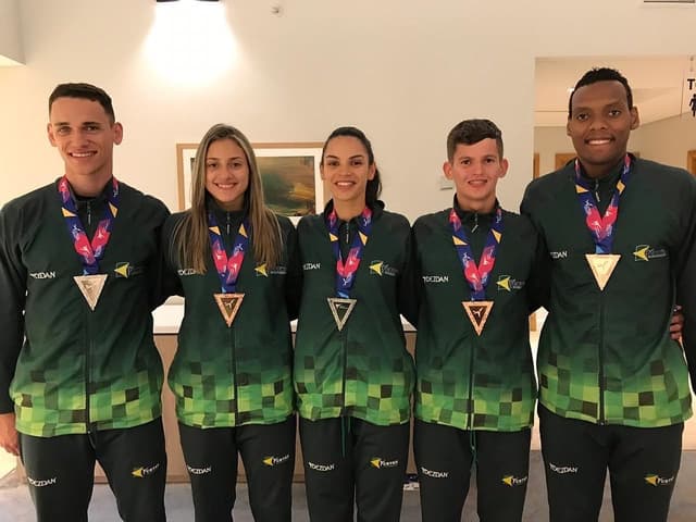 Seleção Brasileira de Taekwondo voltou com um resultado histórico do Mundial de Manchester (Foto: Divulgação/CBTKD)