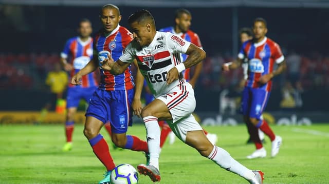 O São Paulo voltou a mostrar imensas dificuldades em ser efetivo em casa na temporada. Diante do Morumbi, como já acontecera no domingo passado contra o mesmo adversário, o time parou no Bahia. Pior: desta vez com derrota, na Copa do Brasil (notas por Gabriel Rodrigues)